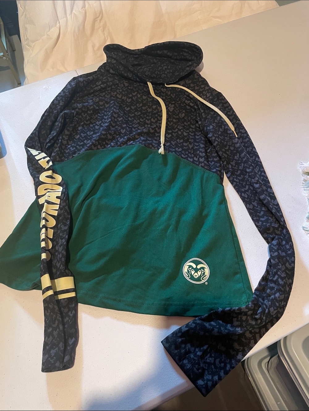 Colosseum Black and Gray Patterned Hooded Pullover
